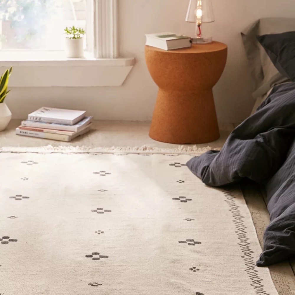 Elegant Cream and Gray Rug